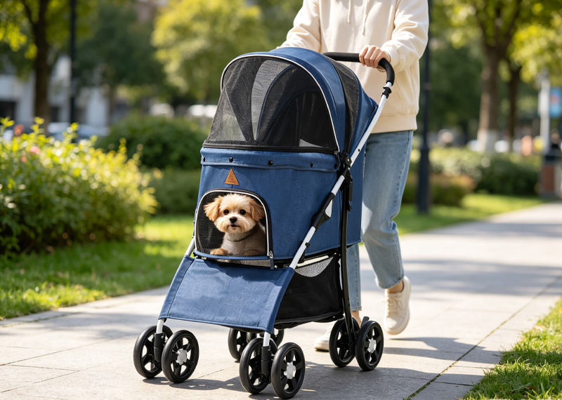 Tendances 2026 en matière de voyages avec animaux de compagnie : Pourquoi de plus en plus de propriétaires optent pour des poussettes pour petits chiens et chats